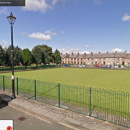 College Square, Terrace House Apartment Bessbrook Bagian luar foto